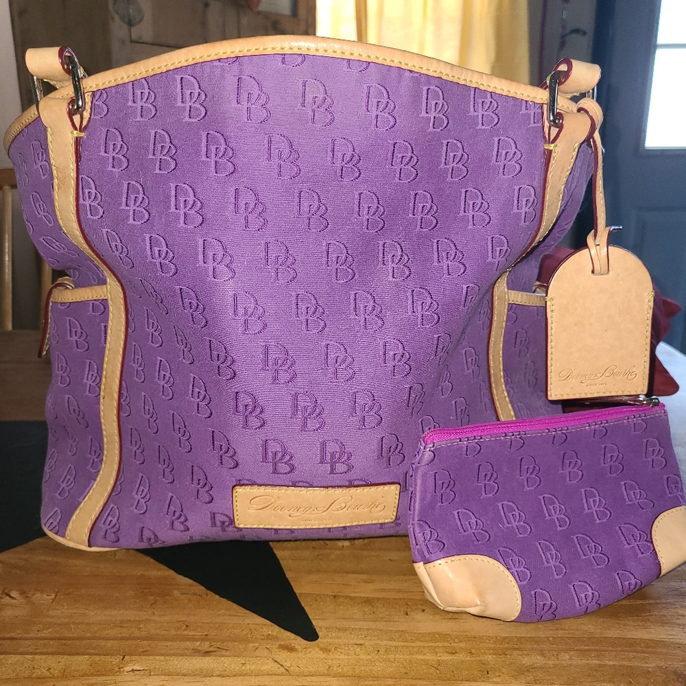 Dooney & Bourke signature tote
